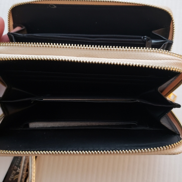 Gold Wallet - Picture 7 of 8